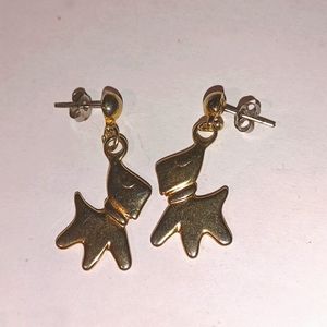 Cute Y2K lil Scotty boy gold tone dangle earrings APX 1-in @ longest length.